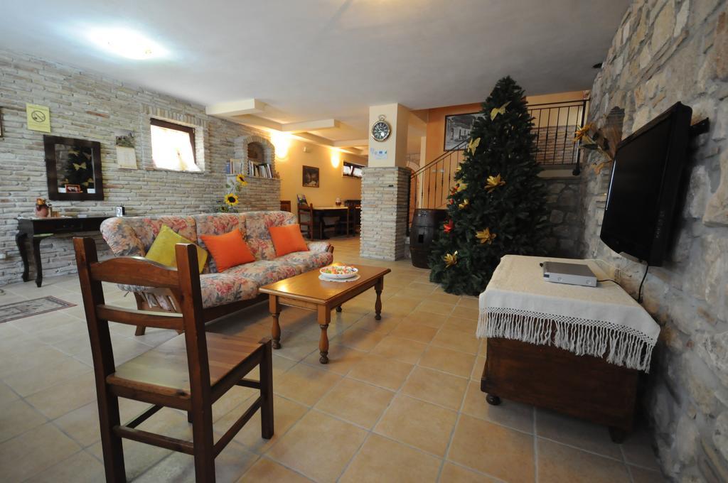 Casa Vacanze Il Castello Pescina Esterno foto